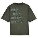 PRAY, TRAIN PUMPCOVER - Oversize T-Shirt Frontprint
